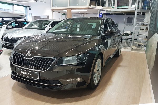 exterier1_Skoda_superb100_autobors-Recovered