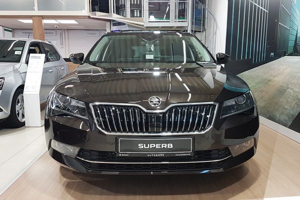 exterier2_Skoda_superb100_autobors