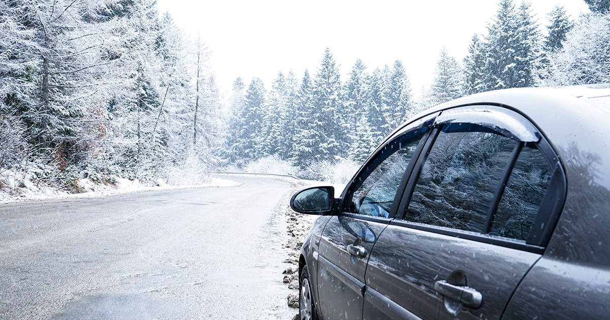 Toto sú najčastejšie chyby, ktoré robia vodiči v zime na cestách